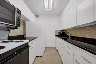 330 W Diversey Pkwy, Chicago, IL 60657 - Photo 7