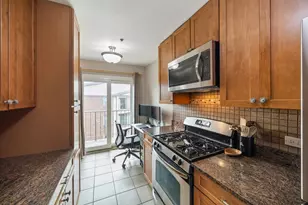 611 Hapsfield Ln, Buffalo Grove, IL 60089 - Photo 9