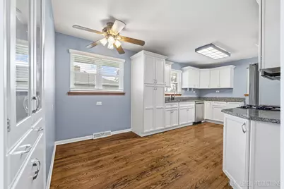 15 S 10th Street, Saint Charles, IL 60174 - Photo 5