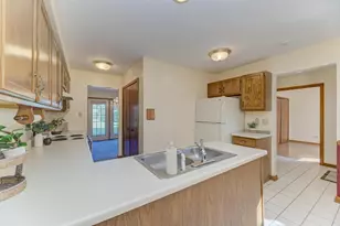 8593 Sandalwood Dr, Darien, IL 60561 - Photo 7
