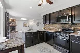 476 Essex Pl, Carol Stream, IL 60188 - Photo 13