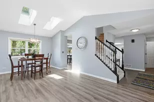 476 Essex Pl, Carol Stream, IL 60188 - Photo 7