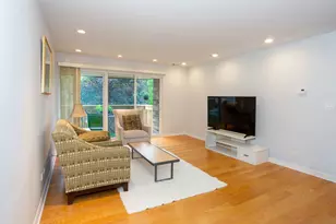 925 Spring Hill Dr, Northbrook, IL 60062 - Photo 9