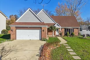 122 Encina Dr, Naperville, IL 60540 - Photo 1