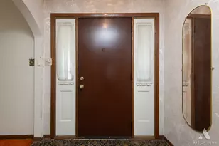 9525 S Kolin Ave, Oak Lawn, IL 60453 - Photo 5