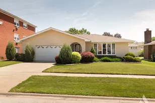 9525 S Kolin Ave, Oak Lawn, IL 60453 - Photo 3