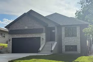 9432 S 82nd Ct, Hickory Hills, IL 60457 - Photo 1