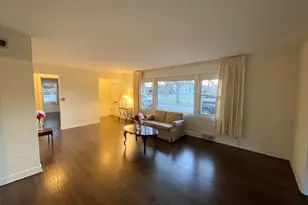 556 Crestwood Dr, Des Plaines, IL 60016 - Photo 3