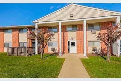 685 E Fullerton Avenue #201, Glendale Heights, IL 60139 - Photo 1