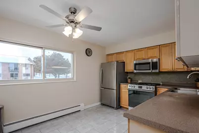 685 E Fullerton Avenue #201, Glendale Heights, IL 60139 - Photo 3