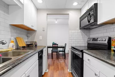 3223 W Parkway Drive #1G, Northbrook, IL 60062 - Photo 9