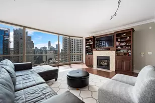 21 E Huron St, Chicago, IL 60611 - Photo 5