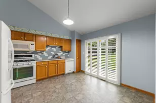 413 Carriage Ct, Oswego, IL 60543 - Photo 11