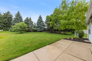 413 Carriage Ct, Oswego, IL 60543 - Photo 3