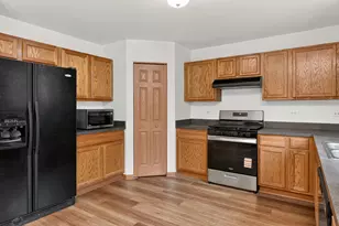 2120 Grand Pointe Trail, Aurora, IL 60503 - Photo 7