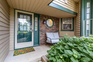951 Ridgefield Ln, Wheeling, IL 60090 - Photo 3