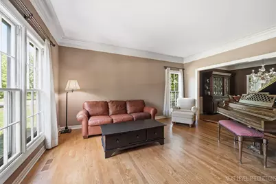 1002 Stonehedge Road, Saint Charles, IL 60174 - Photo 5