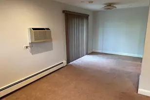 1375 Rebecca Dr, Hoffman Estates, IL 60169 - Photo 9