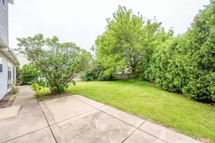 654 Anderson Dr, Lake in the Hills, IL 60156 - Photo 17