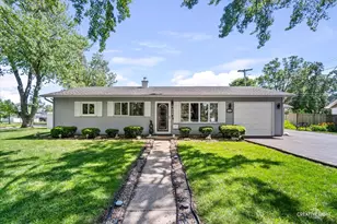547 Hiawatha Dr, Ottawa, IL 61350 - Photo 1