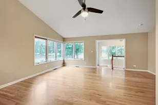 17 Willow St, Algonquin, IL 60102 - Photo 3