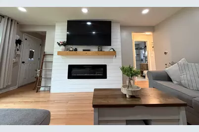 9848 S Muskegon Avenue, Chicago, IL 60617 - Photo 11