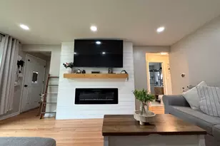 9848 S Muskegon Ave, Chicago, IL 60617 - Photo 11