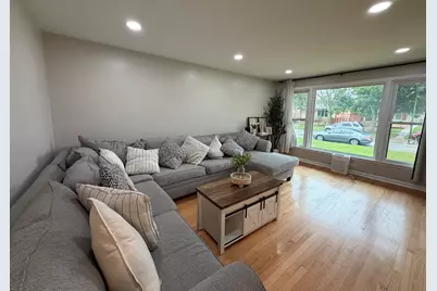 9848 S Muskegon Avenue, Chicago, IL 60617 - Photo 7