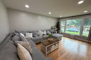 9848 S Muskegon Ave, Chicago, IL 60617 - Photo 7