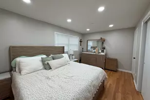 9848 S Muskegon Ave, Chicago, IL 60617 - Photo 15
