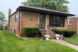 9848 S Muskegon Ave, Chicago, IL 60617 - Photo 1