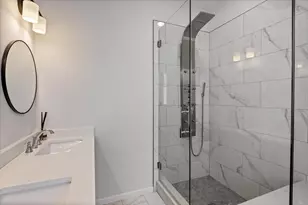 525 N Claremont Ave, Chicago, IL 60612 - Photo 19