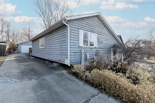 61 Highview Ave, Fox Lake, IL 60020 - Photo 1