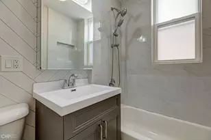 943 E Hyde Park Blvd, Chicago, IL 60615 - Photo 7