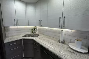 5846 W 77th St, Burbank, IL 60459 - Photo 9
