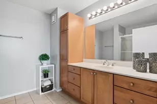 9655 Woods Dr, Skokie, IL 60077 - Photo 17