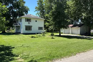 410 N 1st St, Bellflower, IL 61724 - Photo 13