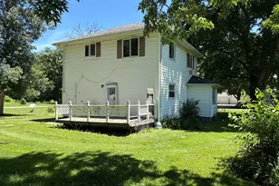 410 N 1st St, Bellflower, IL 61724 - Photo 11
