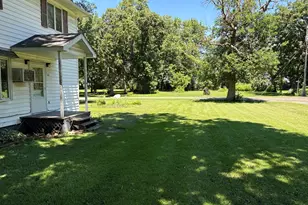 410 N 1st St, Bellflower, IL 61724 - Photo 15