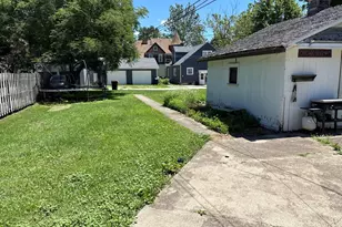 208 N Wood St, Gibson City, IL 60936 - Photo 5