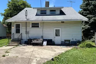 208 N Wood St, Gibson City, IL 60936 - Photo 9