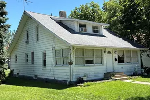 208 N Wood St, Gibson City, IL 60936 - Photo 3