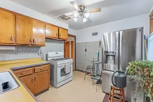 5621 N Drake Ave, Chicago, IL 60659 - Photo 11