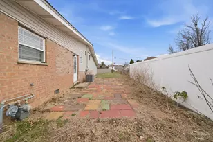 10725 S Rutherford Ave, Worth, IL 60482 - Photo 7