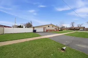 10725 S Rutherford Ave, Worth, IL 60482 - Photo 3