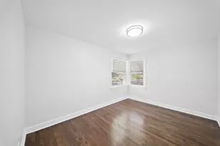 8906 S Crandon Ave, Chicago, IL 60617 - Photo 15