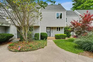 2046 Blackthorn Dr, Champaign, IL 61821 - Photo 3