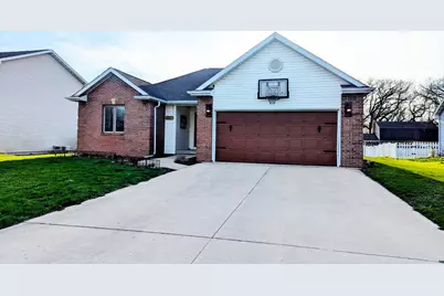 205 S Hossack Street, Seneca, IL 61360 - Photo 1