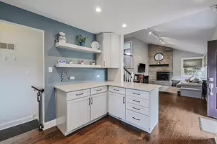 410 E Huntington Ln, Elmhurst, IL 60126 - Photo 15