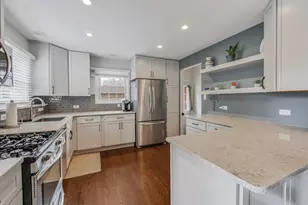 410 E Huntington Ln, Elmhurst, IL 60126 - Photo 11